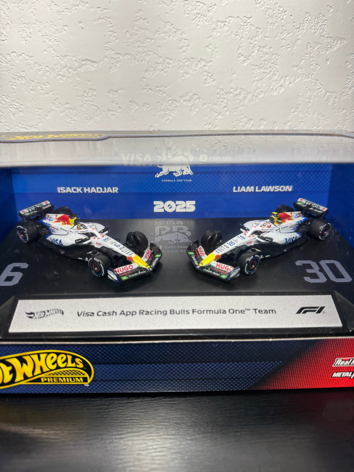 Hot Wheels Premium Visa Cash App Racing Bulls Formula One Team 2-Pack Lawson & Hadjar JMM94 1:64