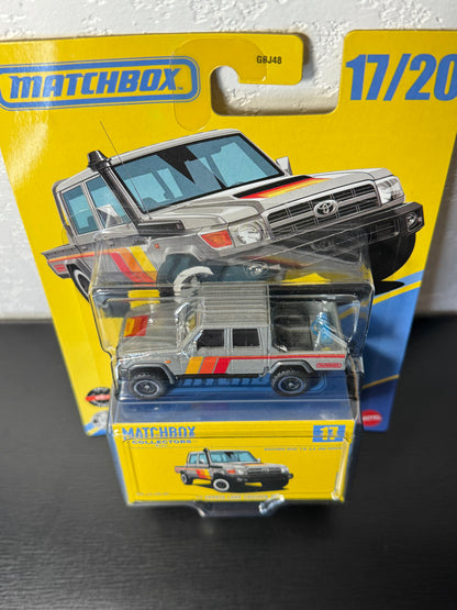 Matchbox Collectors 2017 Toyota Land Cruiser 76 Dark Grey #17 MB1502 1:64